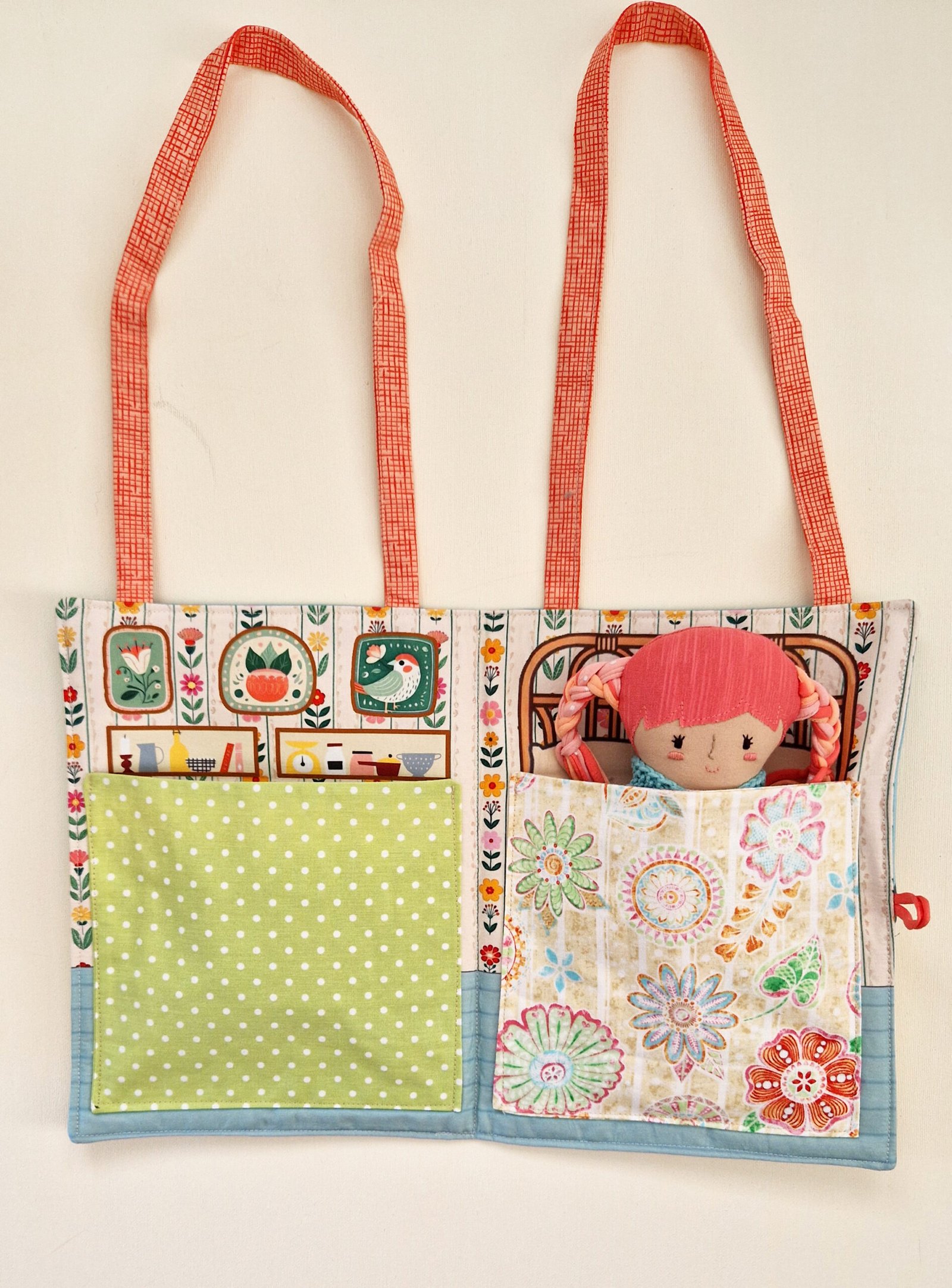 Portable fabric doll house with play accessories