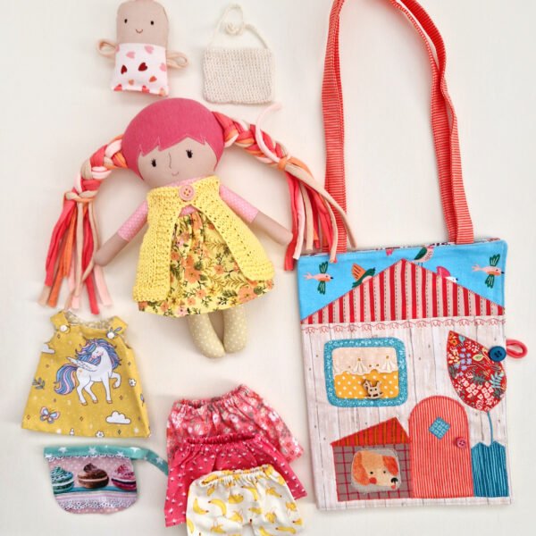 Doll play house that transforms into a carrying bag