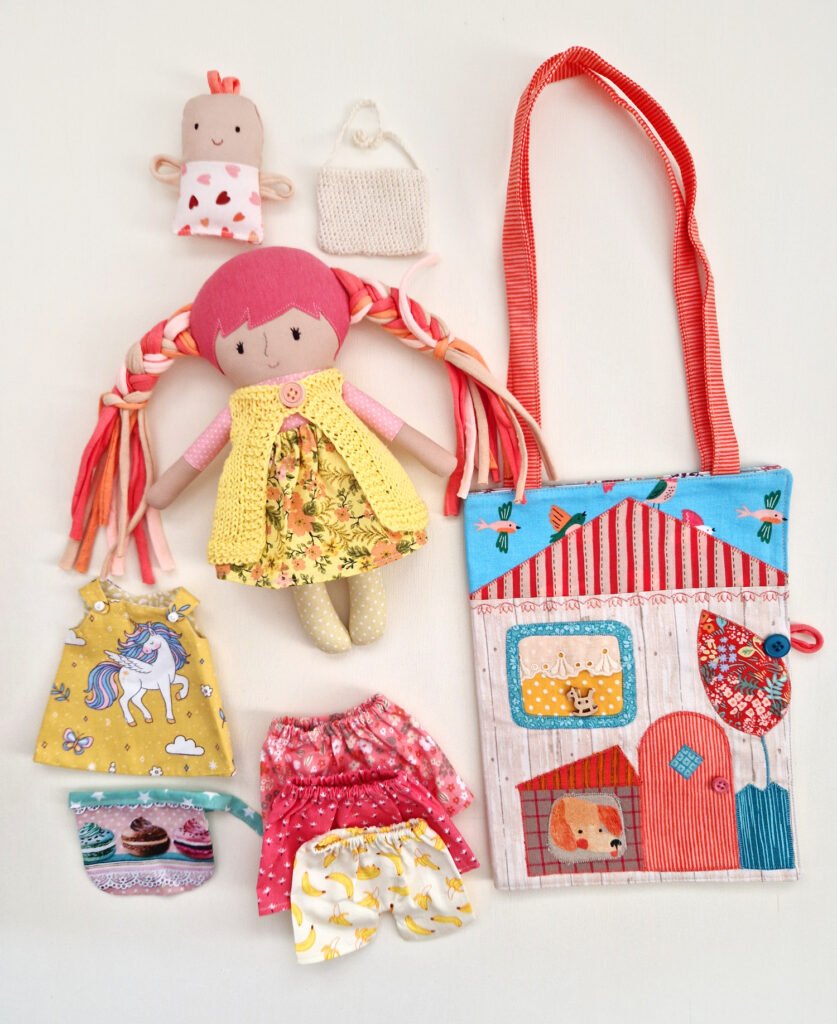 Doll play house that transforms into a carrying bag