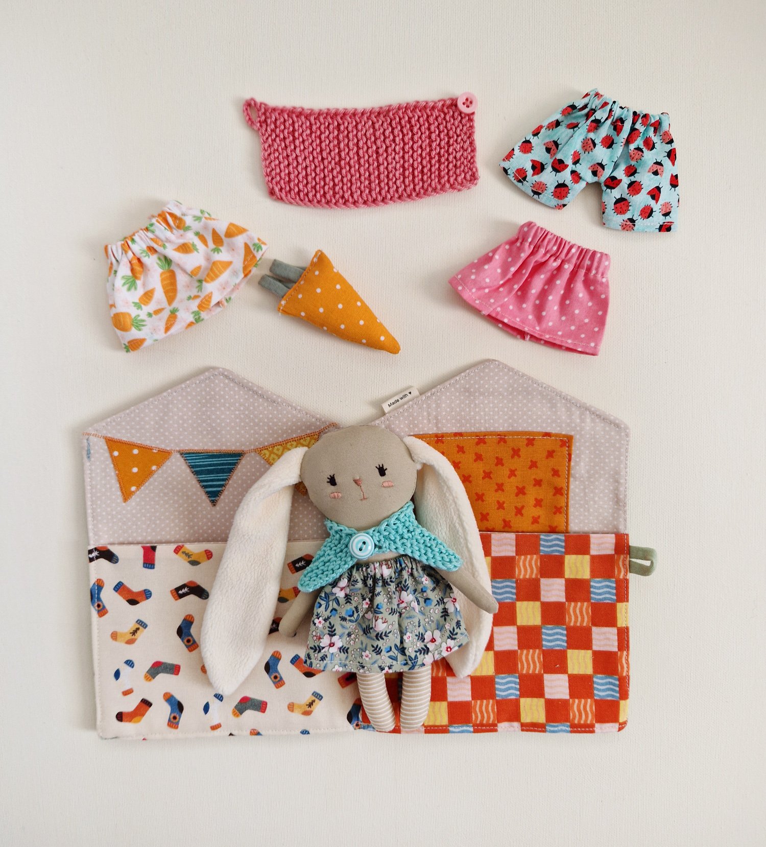 dollhouse set encourages storytelling, imaginative play, and fine motor skills development for young children.